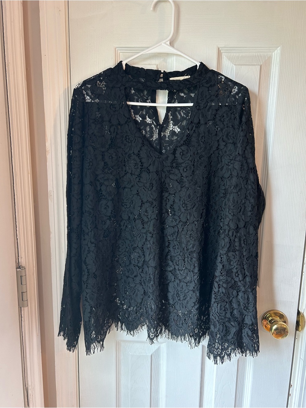 paper tee Black Floral Lace Long-Sleeve Top